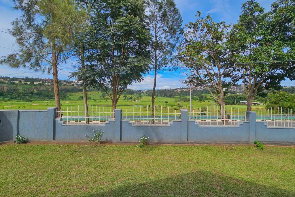Complete 4-Bedroom House Facing Kigali Golf Course 外观 照片